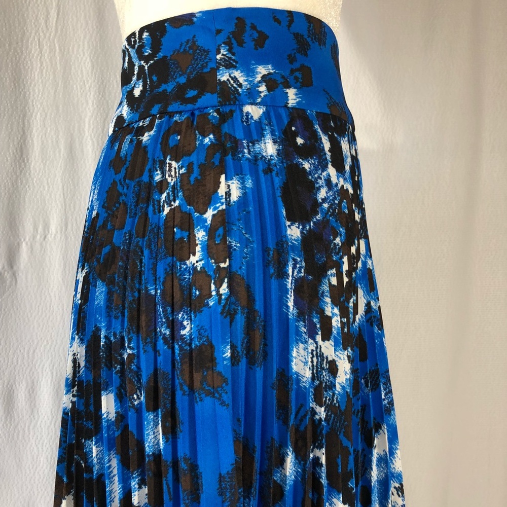 Ann Taylor Royal Blue Print Pleated Skirt - Picture 5 of 8